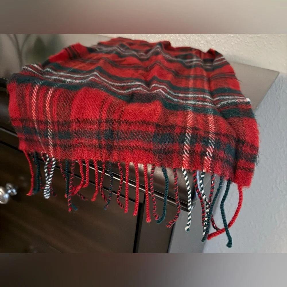 Lochcarron Scotland Wool Tartan Scarf Red Green Plaid Highlander Wrap Fringe